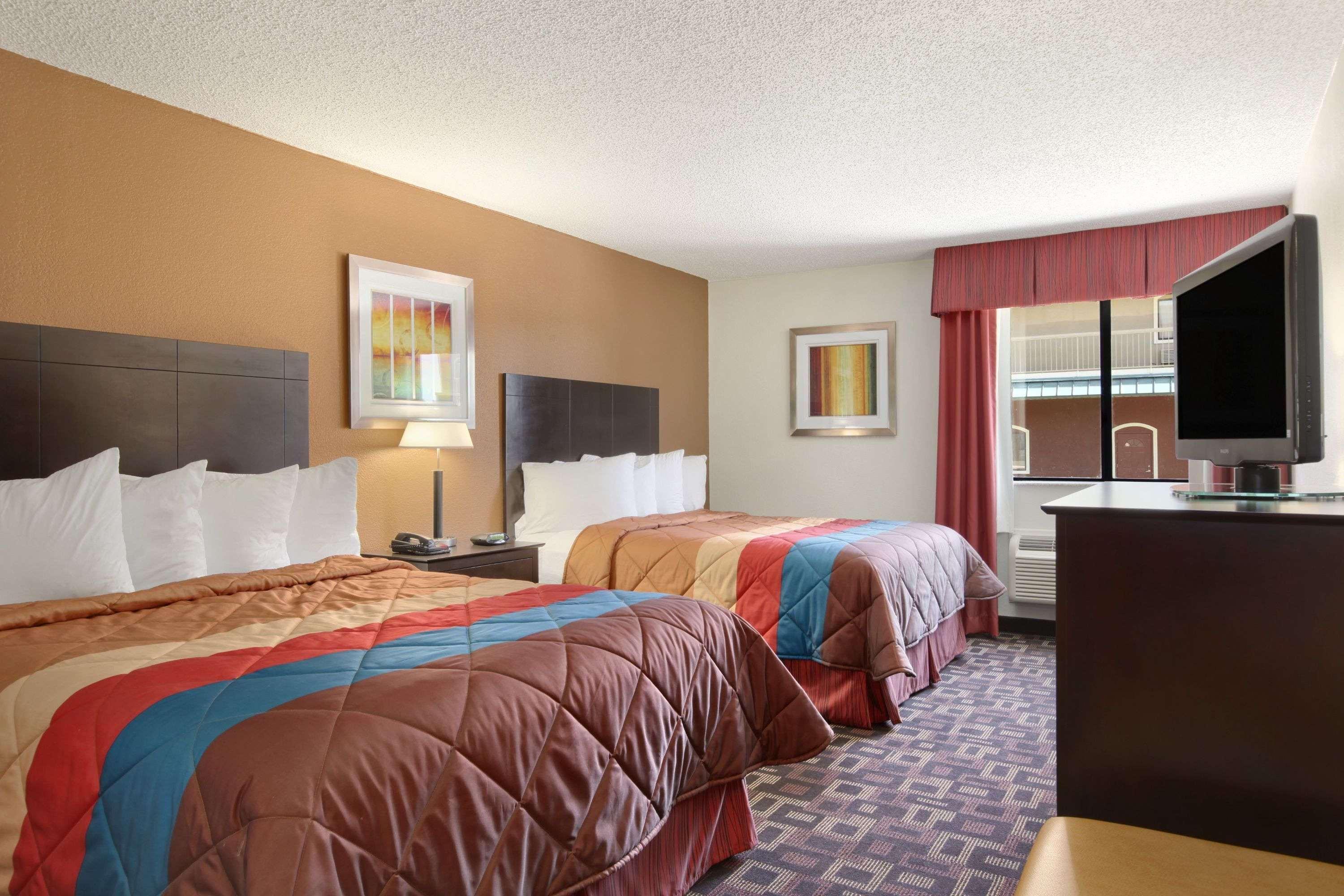 Sky Tree Hotels Tulsa Exterior photo
