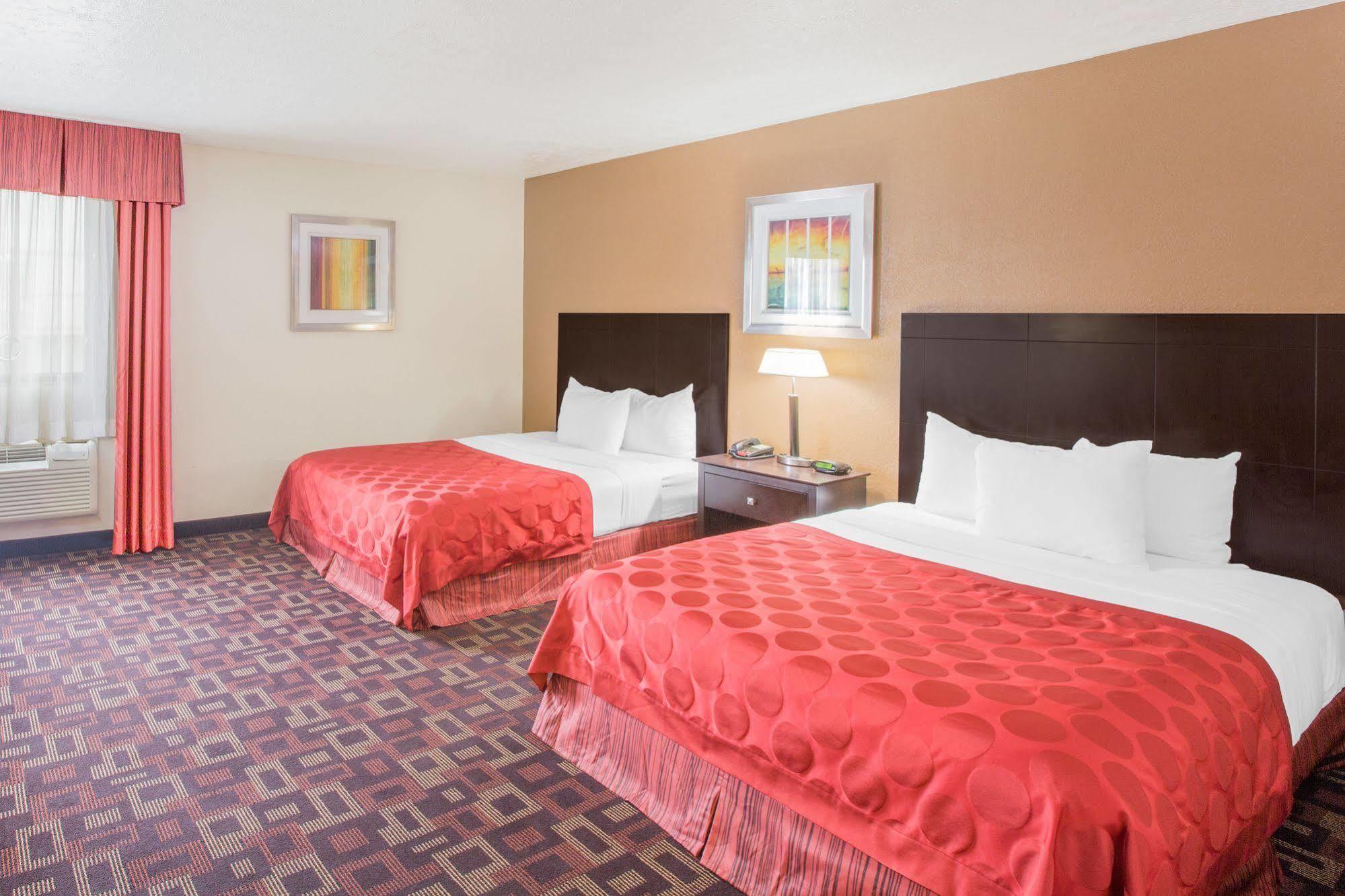 Sky Tree Hotels Tulsa Exterior photo